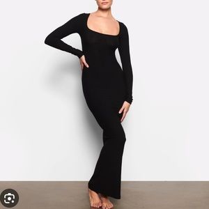 SKIMS Soft Lounge Long Sleeved Dress black ribbed